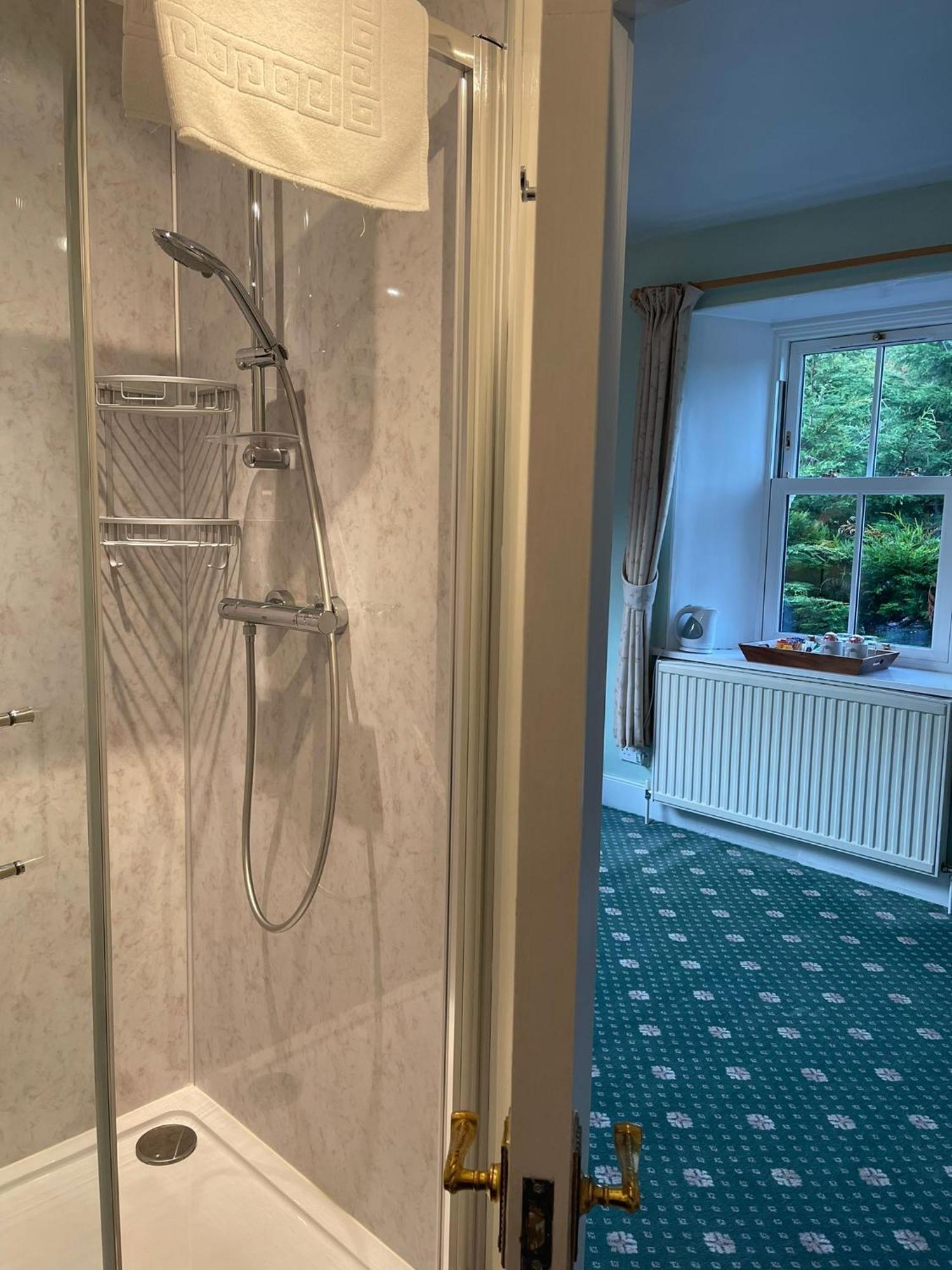 Ravenscourt House, 4*