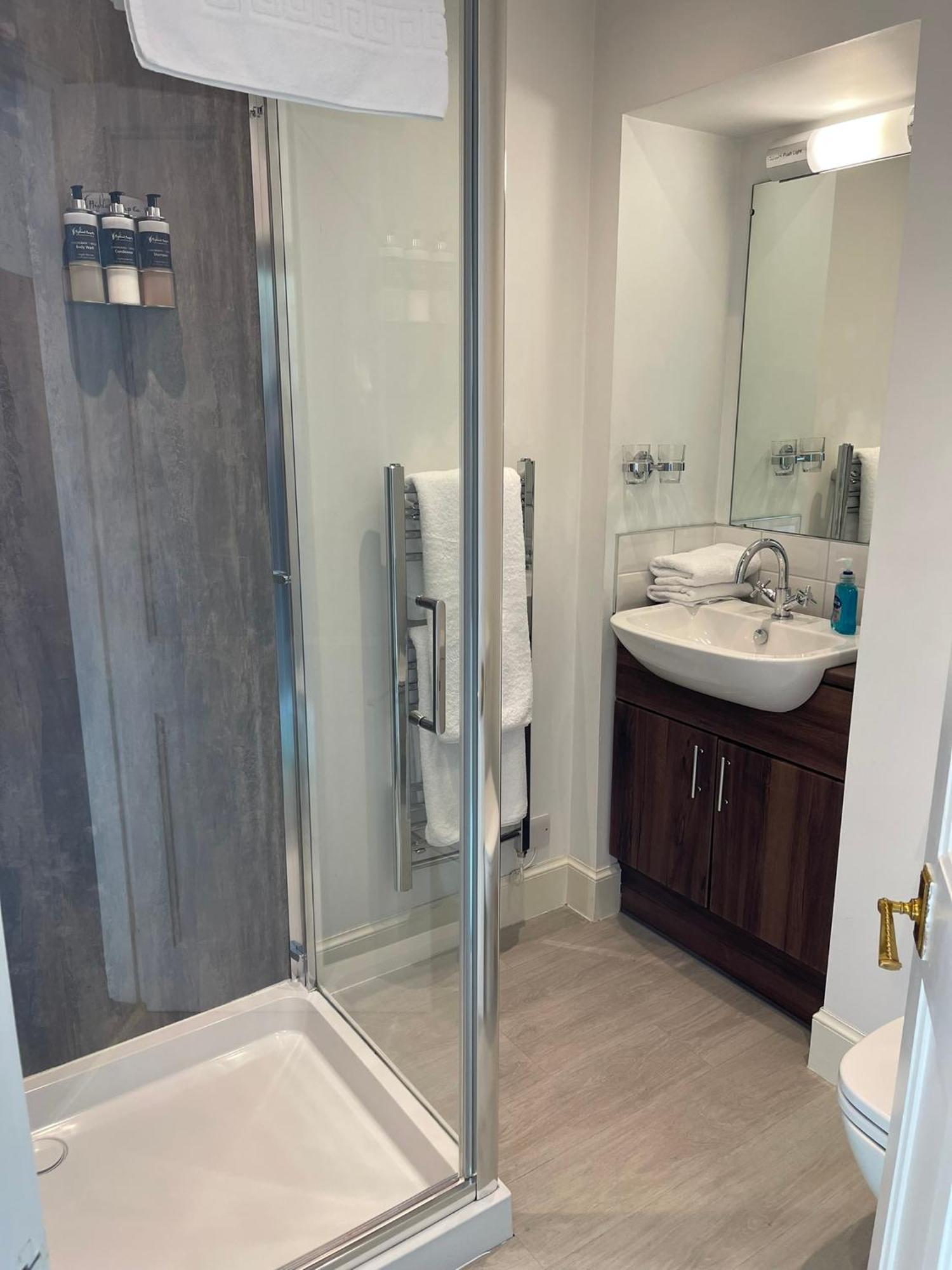 Ravenscourt House, 4*