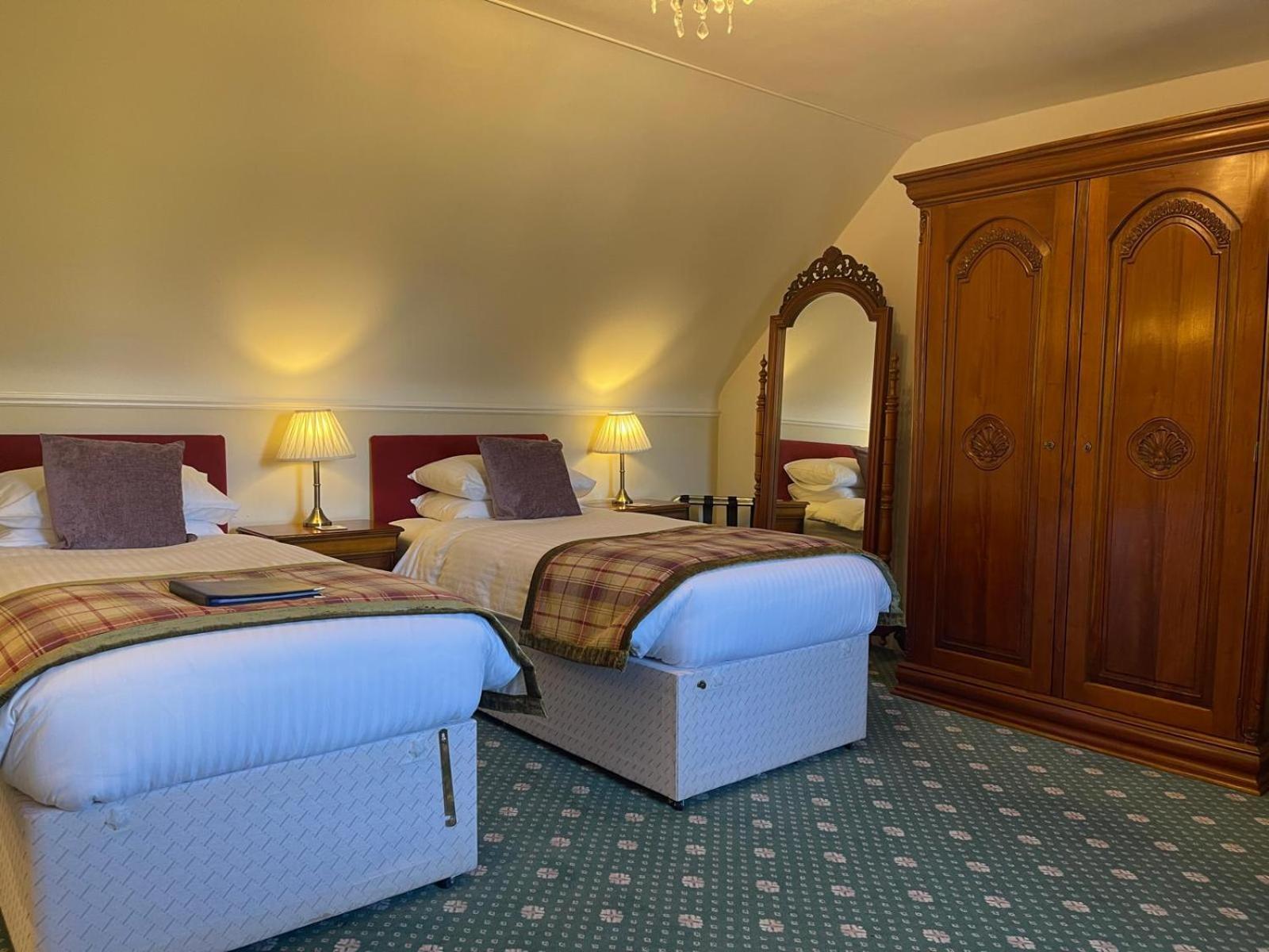 Ravenscourt House, Hotel