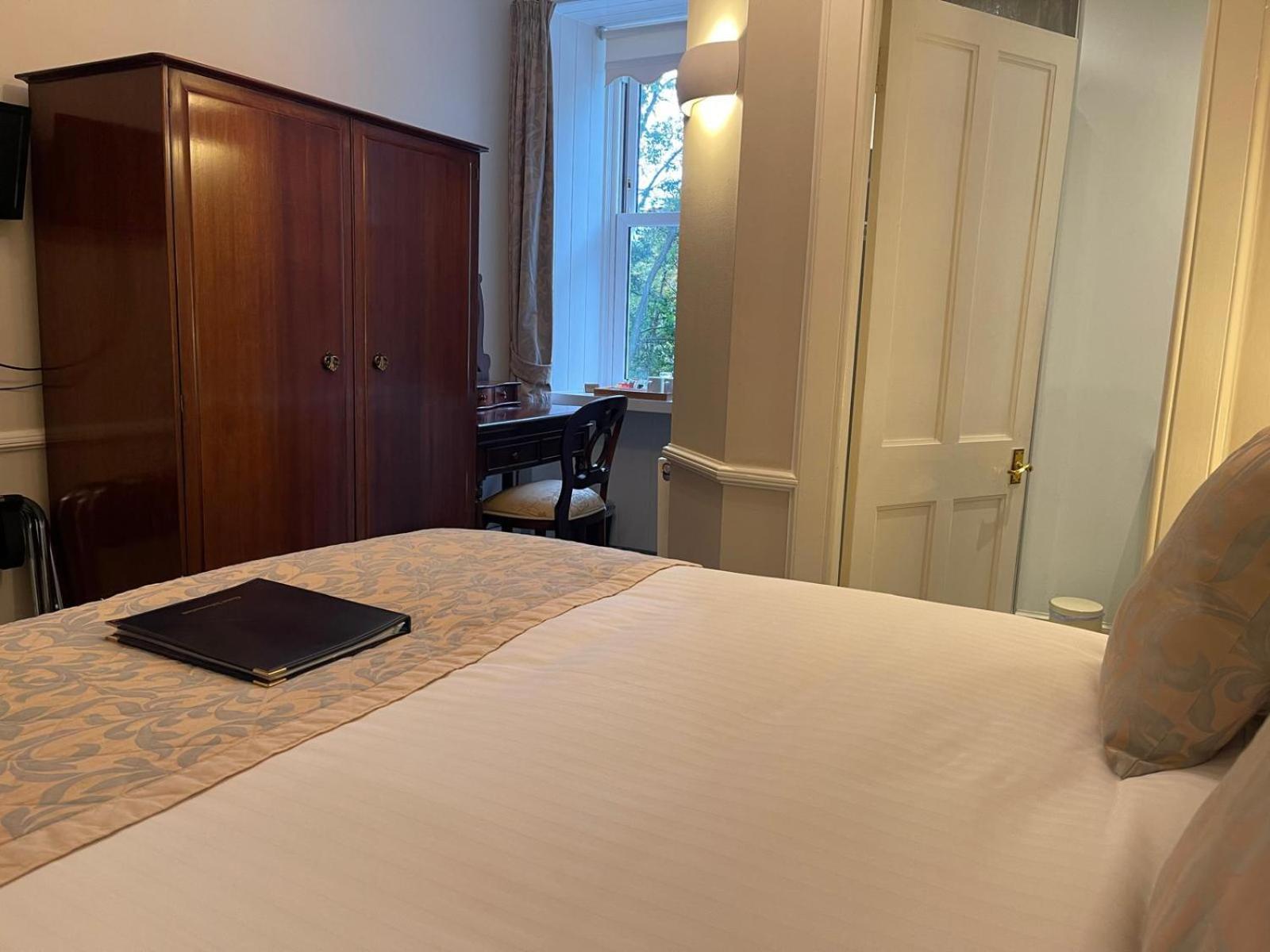 Ravenscourt House, Hotel 4*